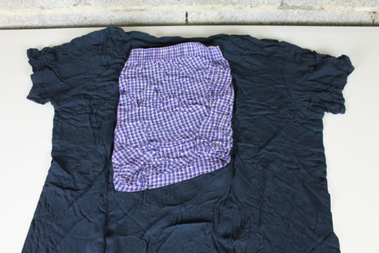 Unterhose auf Shirt platzieren