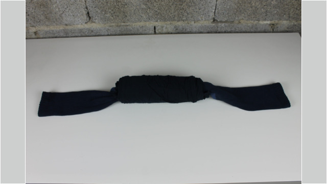 Socken in Shirt einrollen